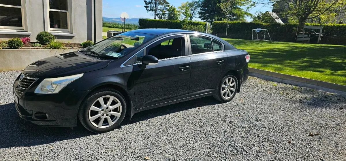 Toyota Avensis 2011 - Image 2