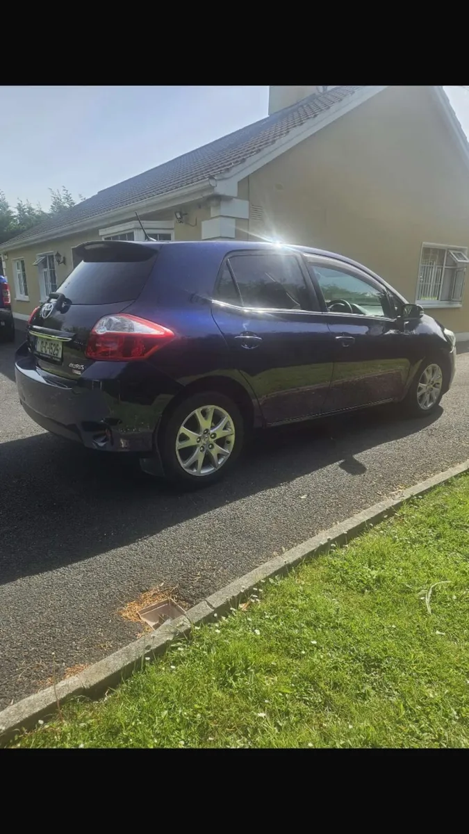 Toyota Auris 2012 - Image 1