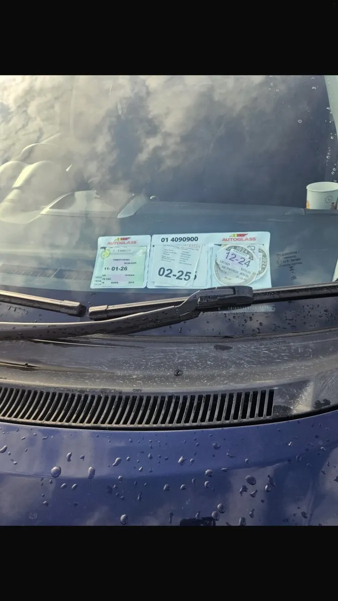 Toyota Auris 2012 - Image 2