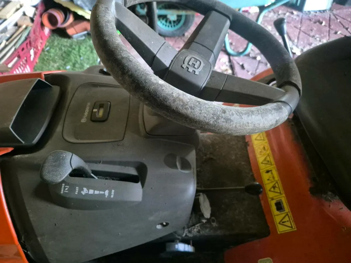 Husqvarna Ride on Lawnmower - Image 4