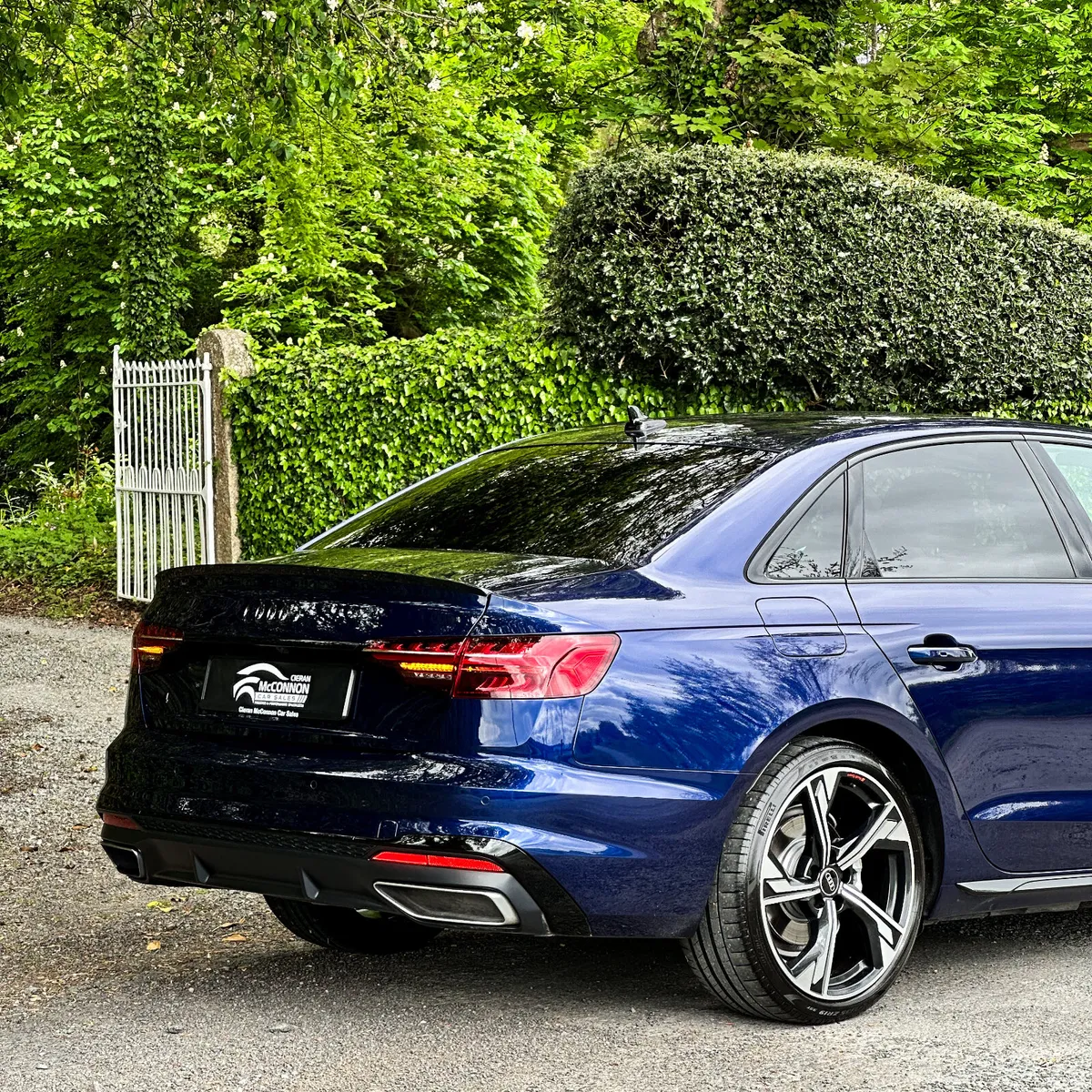 2022 (221) Audi A4 S-LINE BLACK EDITION 35TDI *TE - Image 3