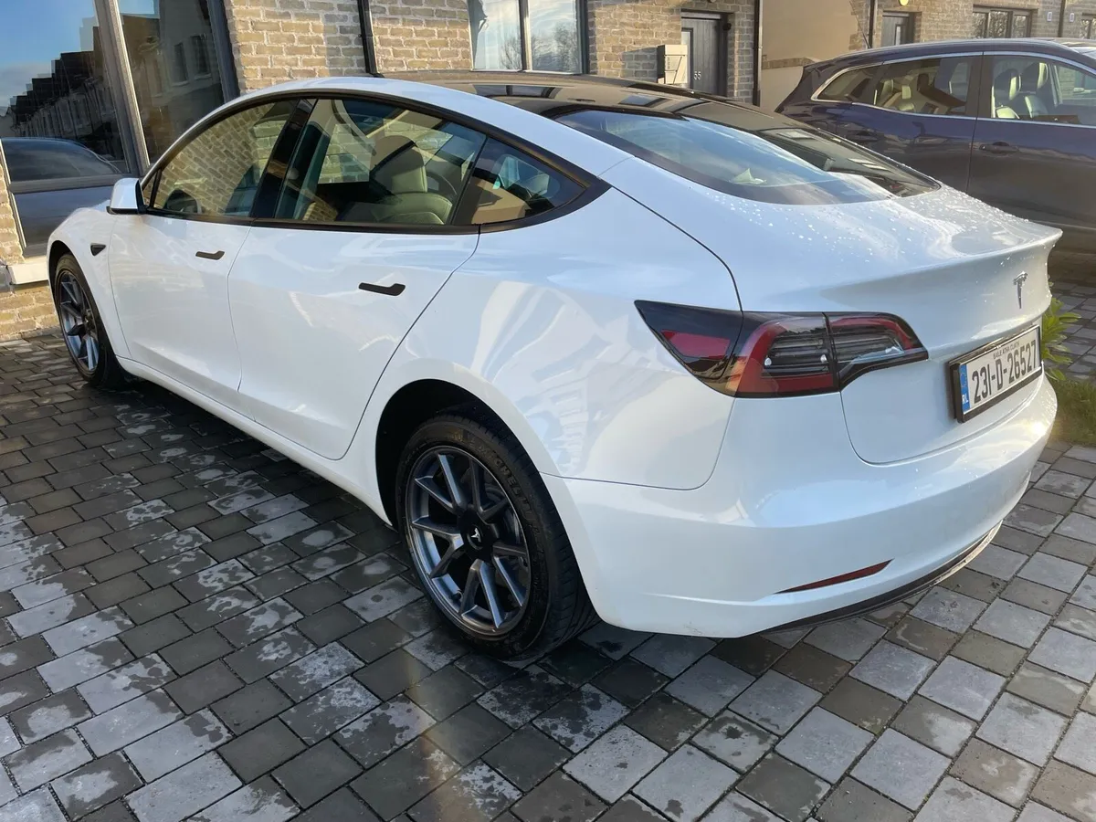 Tesla Model 3 RWD - Image 2