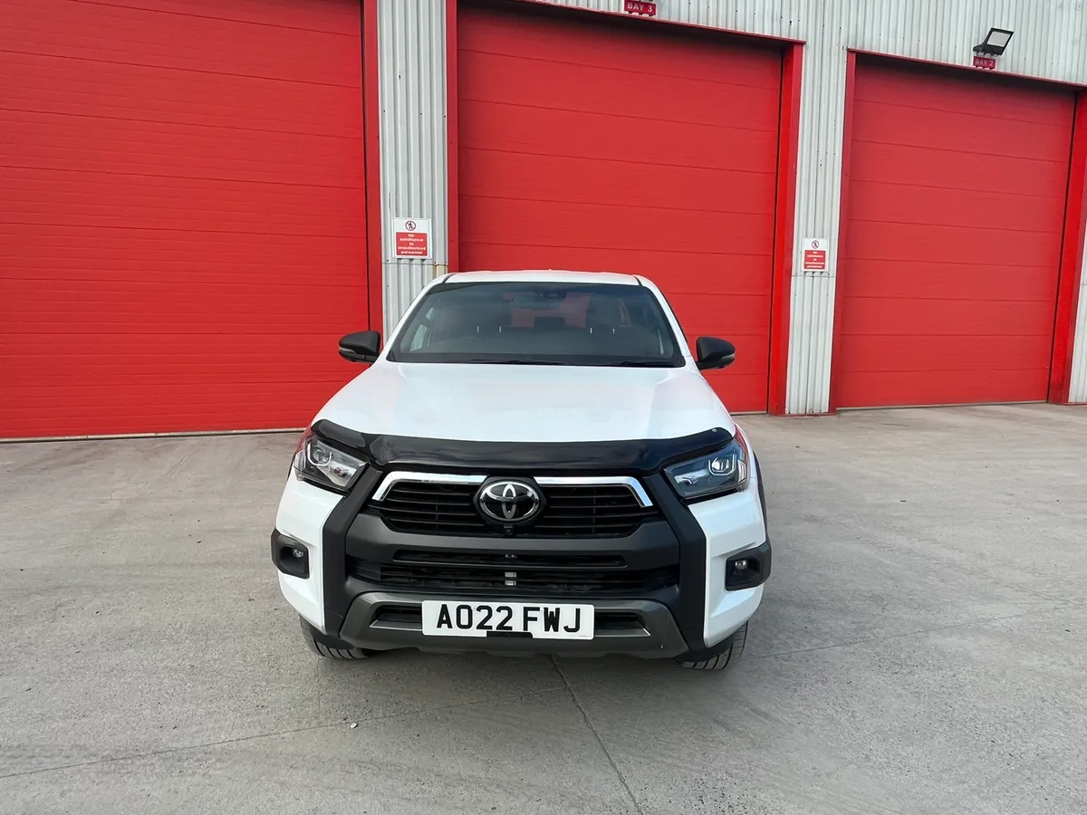 2022 Toyota Hilux 2.8 D4D Invincible X - Image 3