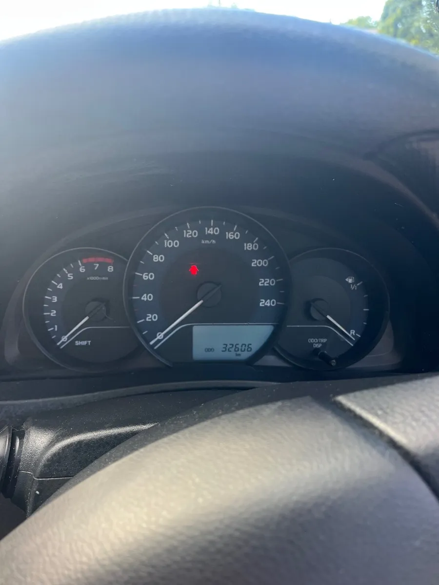 Toyota Corolla 2018 - Image 2