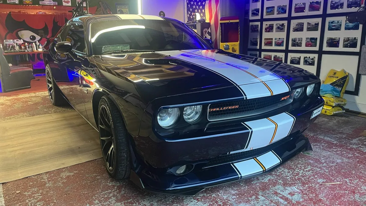 Dodge challenger 6.4 V8 - Image 1