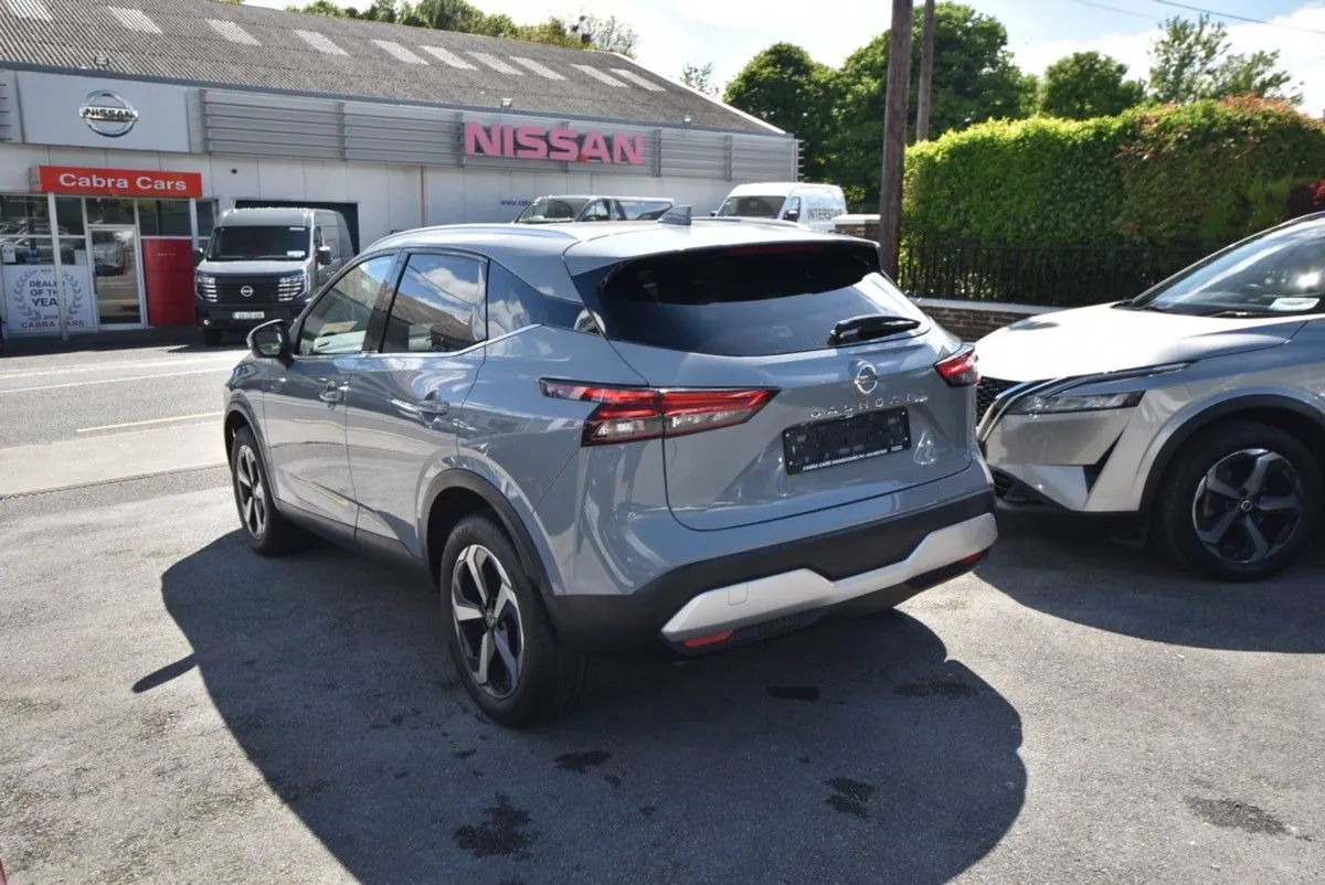 Nissan QASHQAI Automatic. SV Premium/n-connecta. - Image 3
