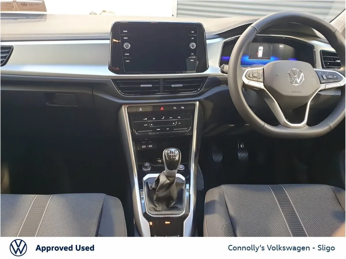 Volkswagen T-Roc Edition 75 2.0tdi 116HP - Image 2