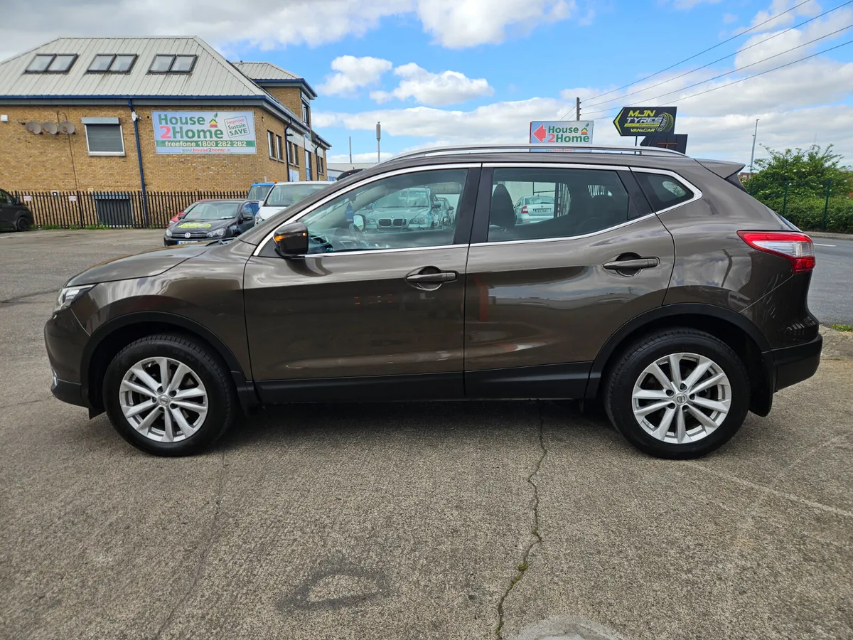 Qashqai 1.5  Panoramic roof - Image 2