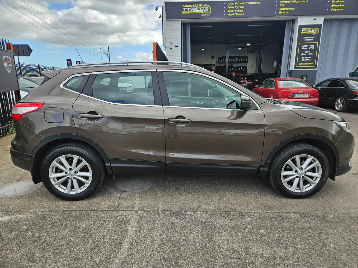 Qashqai 1.5  Panoramic roof - Image 2