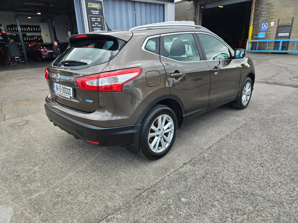 Qashqai 1.5  Panoramic roof - Image 3