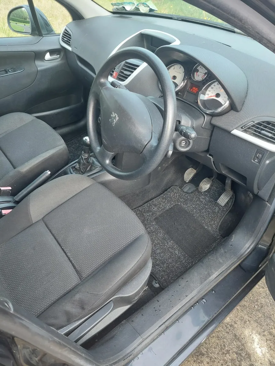 Peugeot 207 2010 - Image 1