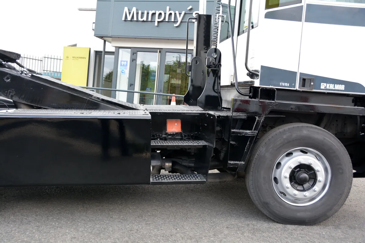 Kalmar TT612 Yard Shunter - Image 3