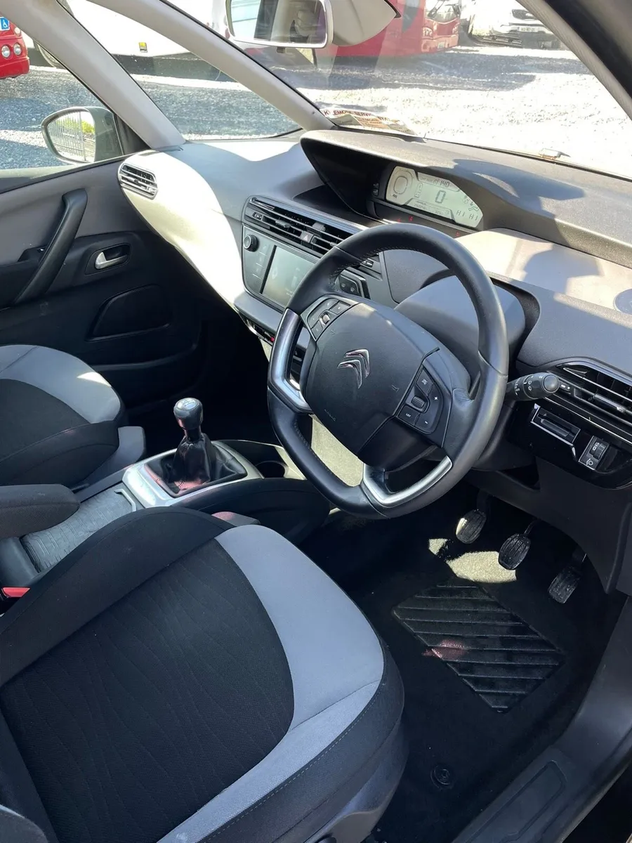 142 CITROEN PICASSO 7 SEATS - Image 2
