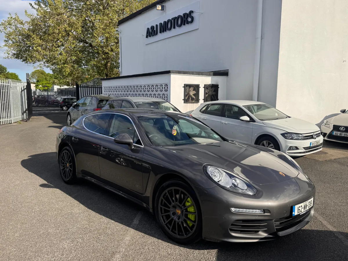 16 Porsche Panamera S 3.0 Hybrid - Image 4