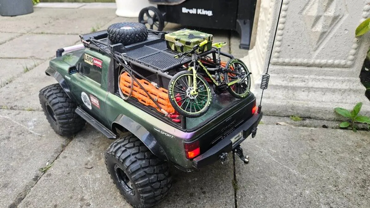 Traxxas TRX-4 1:10 crawler, many extras - Image 2