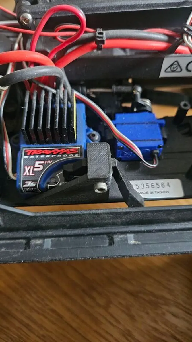 Traxxas TRX-4 1:10 crawler, many extras - Image 4