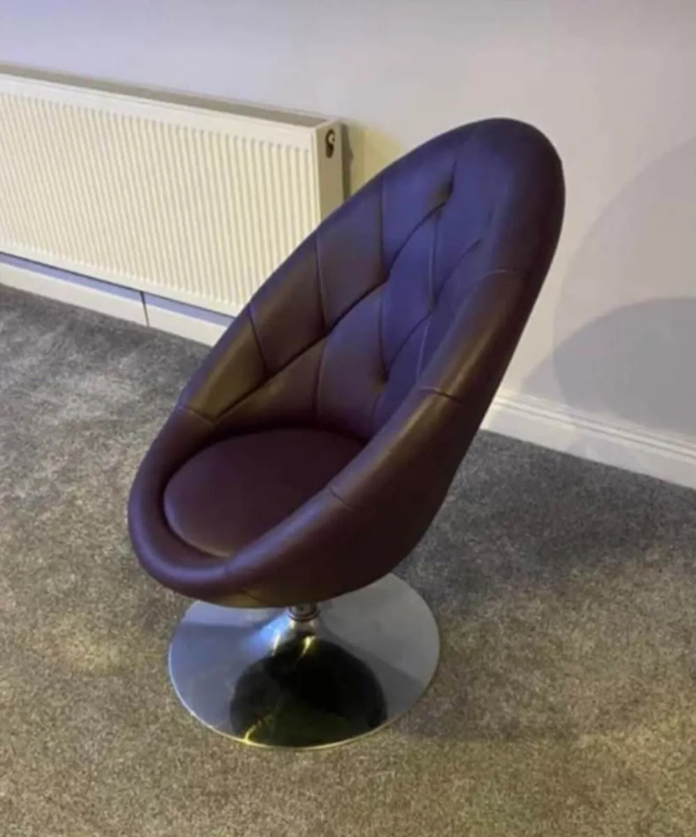 Leather egg chair - Image 1