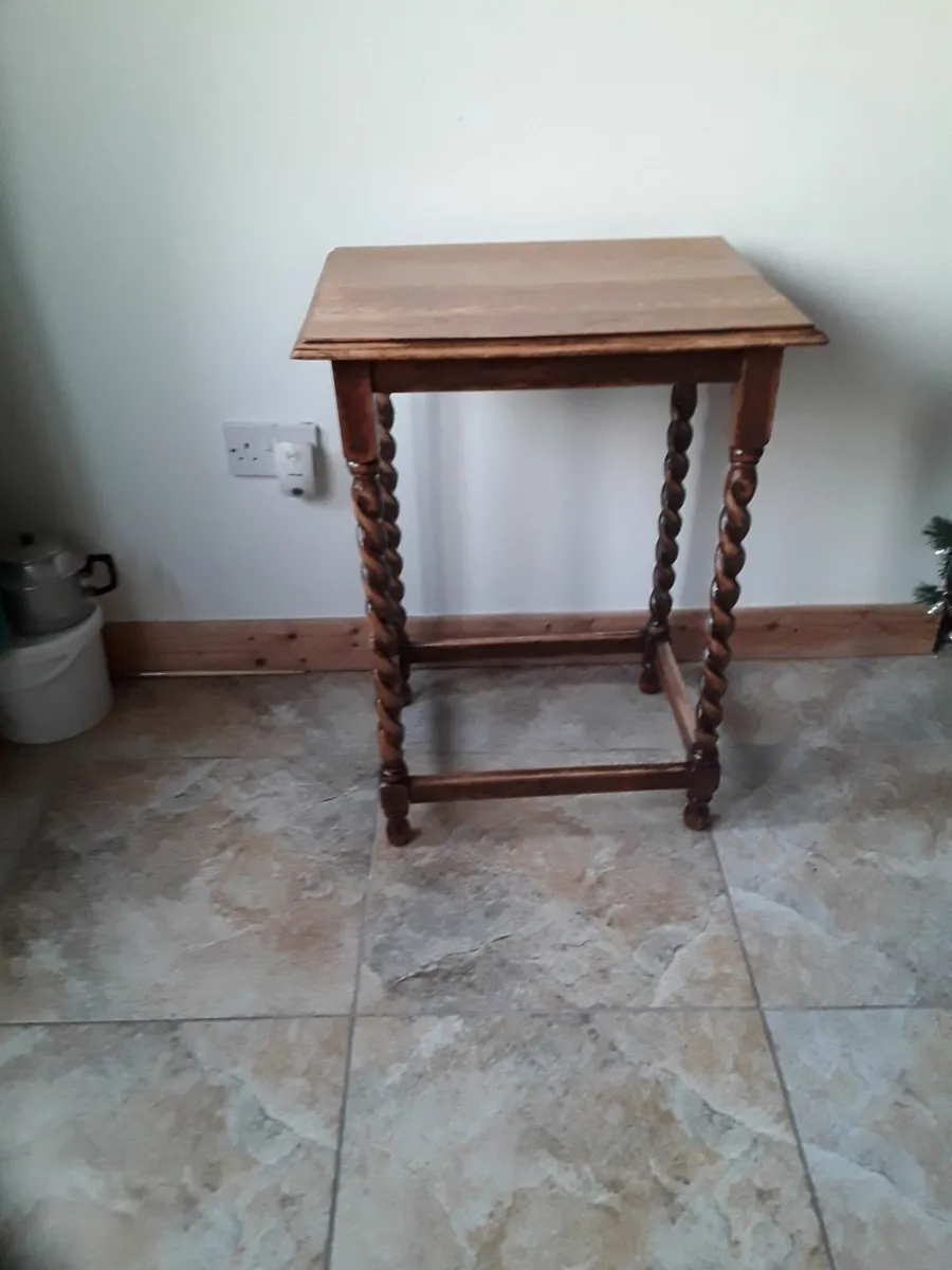 Solid oak antique barley twist side table - Image 1