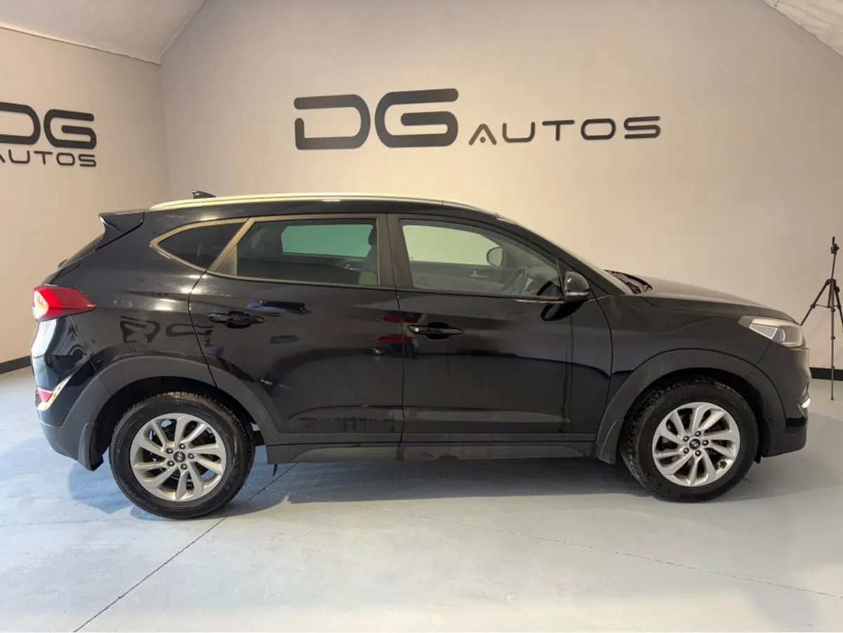 Hyundai Tucson Executive 5DR - Image 2