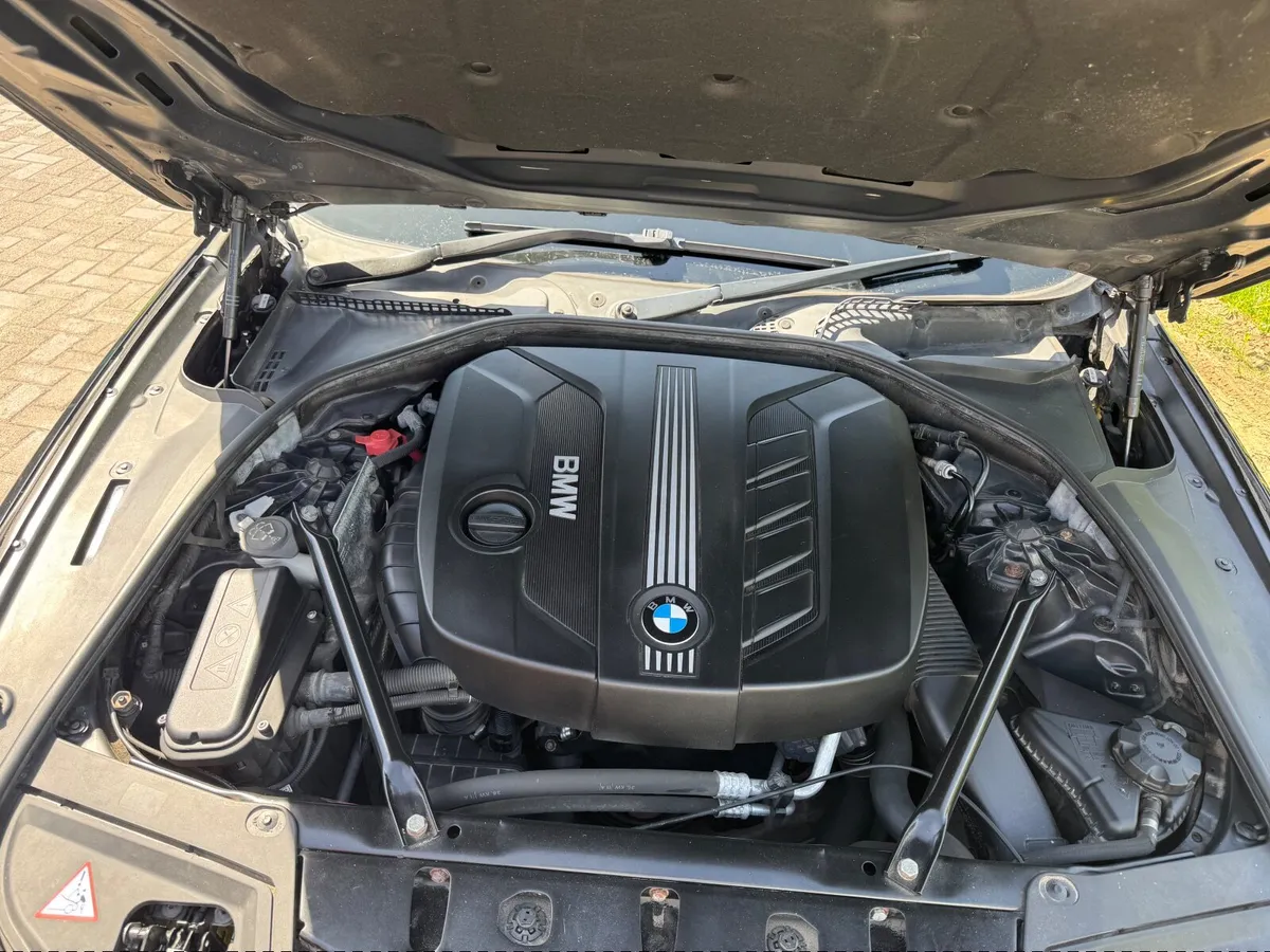 BMW 5-Series 2011 - Image 4