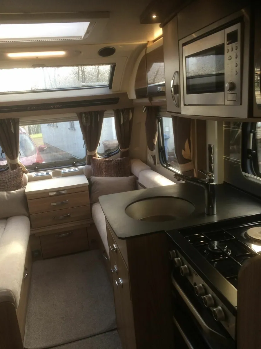 2016 Swift Conqueror 565 Caravan - Image 4