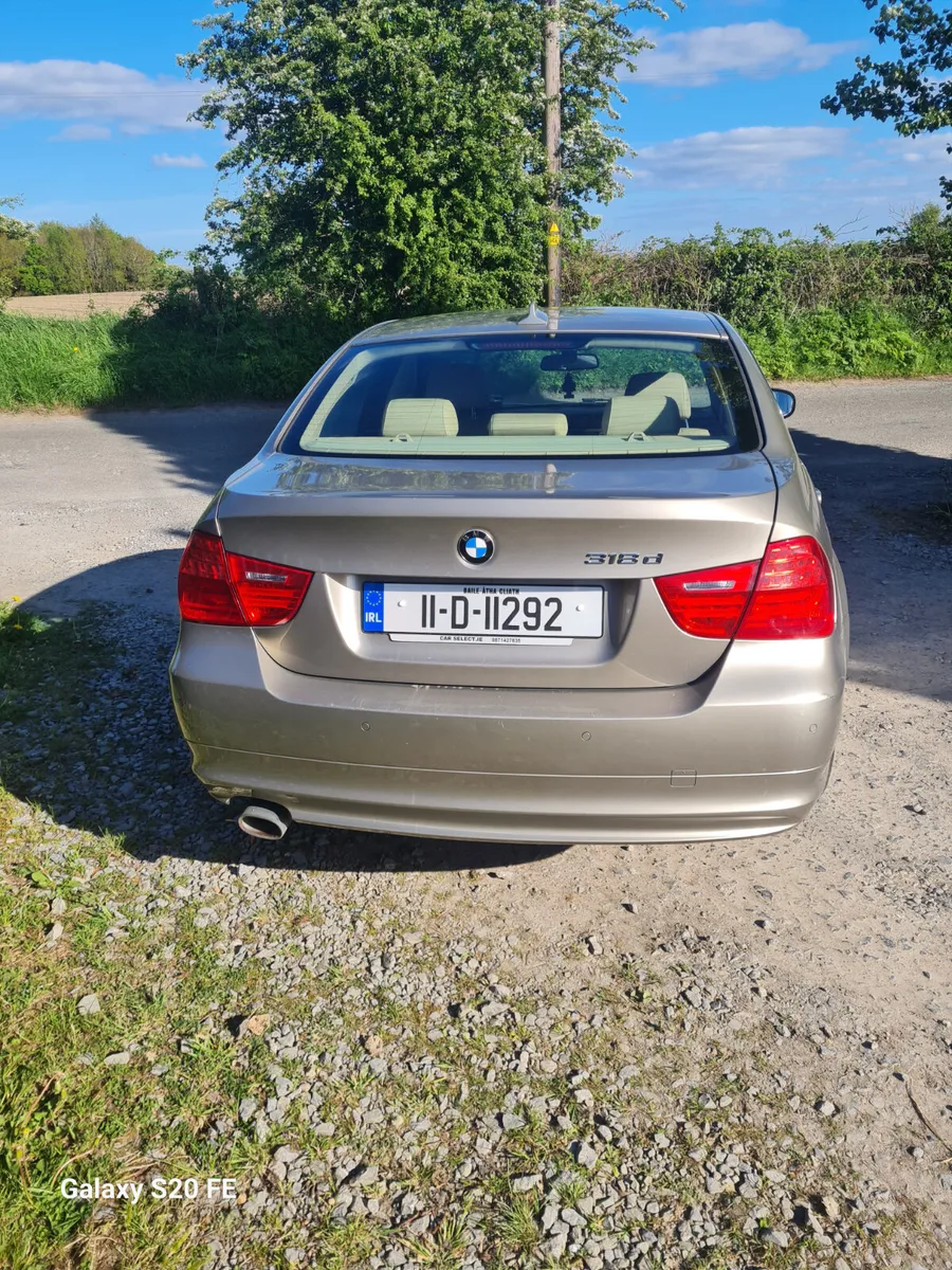 BMW 3-Series 2011 - Image 3