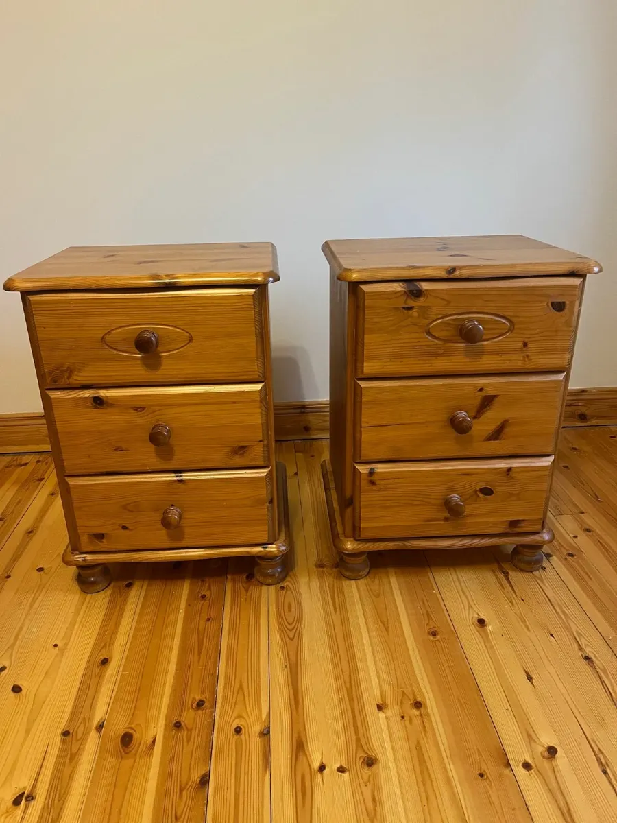 Dressing Table with Mirror and 2 Bed Side Lockers - Image 3