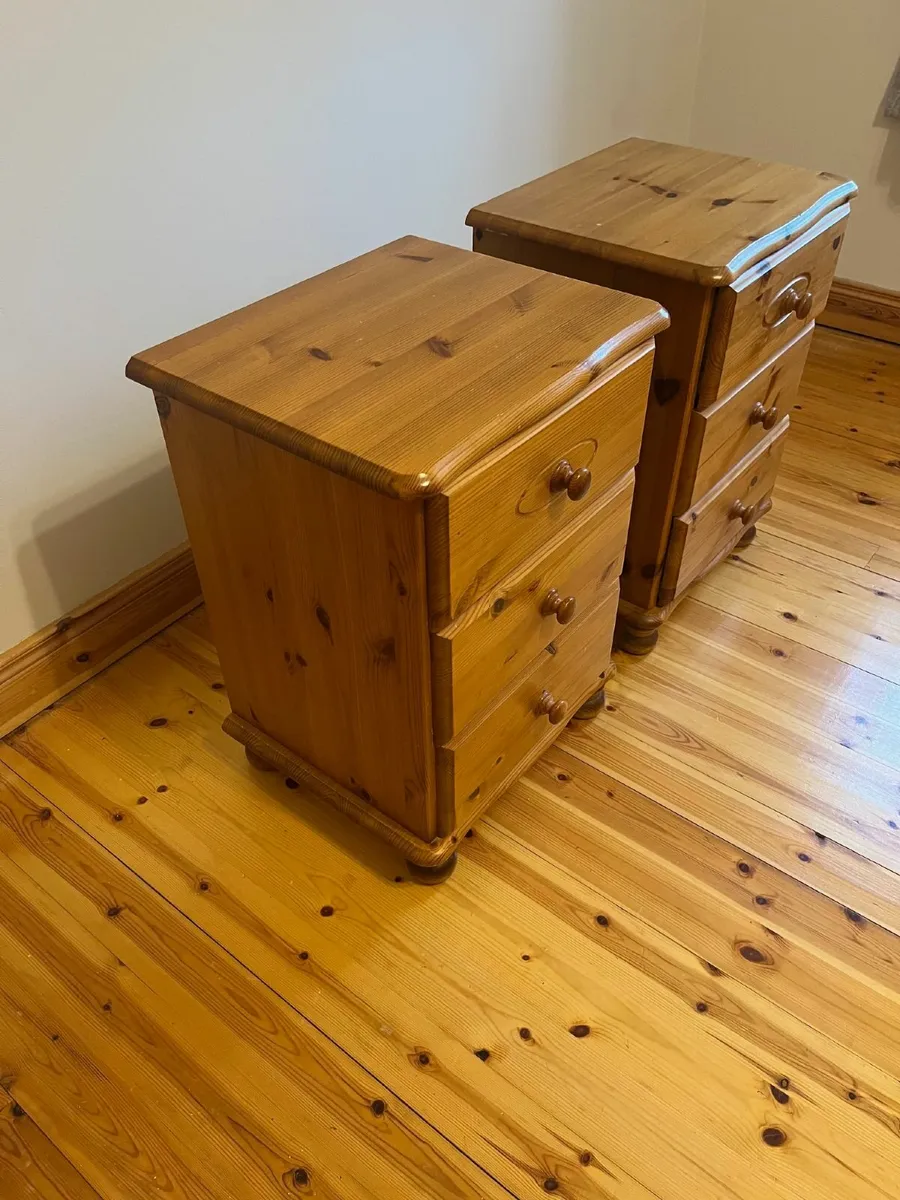 Dressing Table with Mirror and 2 Bed Side Lockers - Image 4
