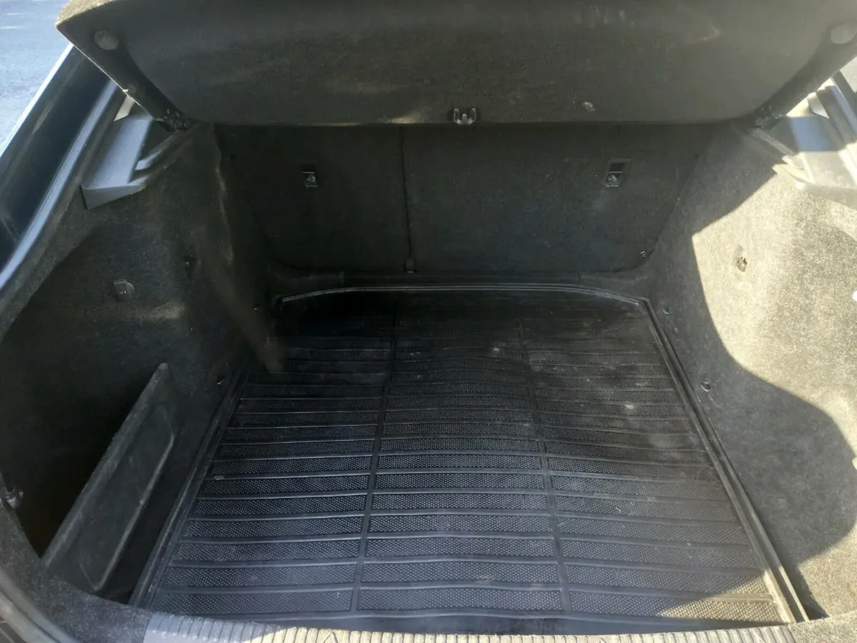 Car - Image 4