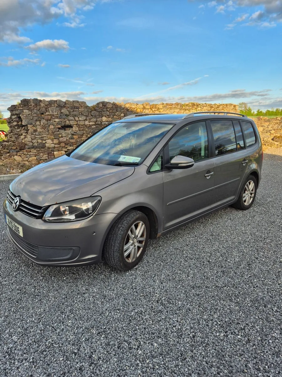 Volkswagen Touran 2011 - Image 1