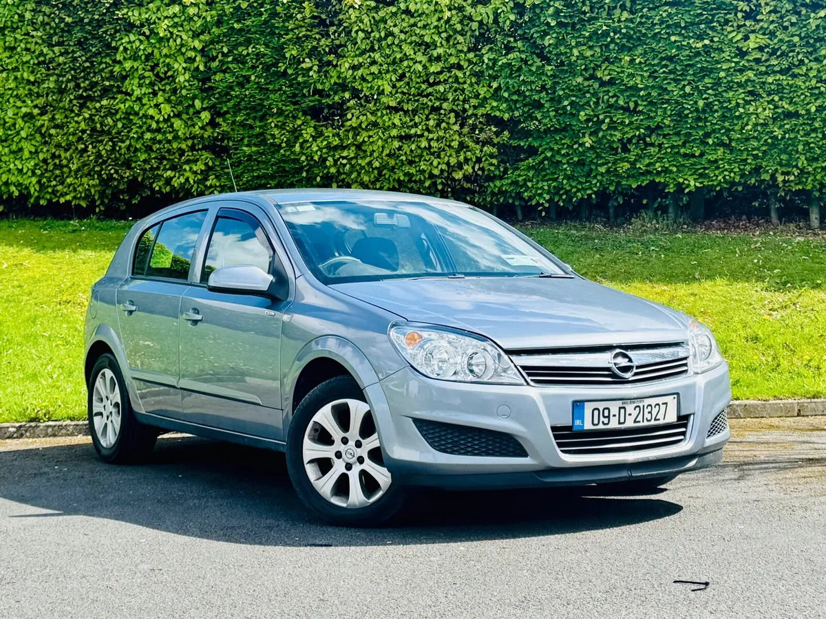 2009 Opel Astra - Image 1