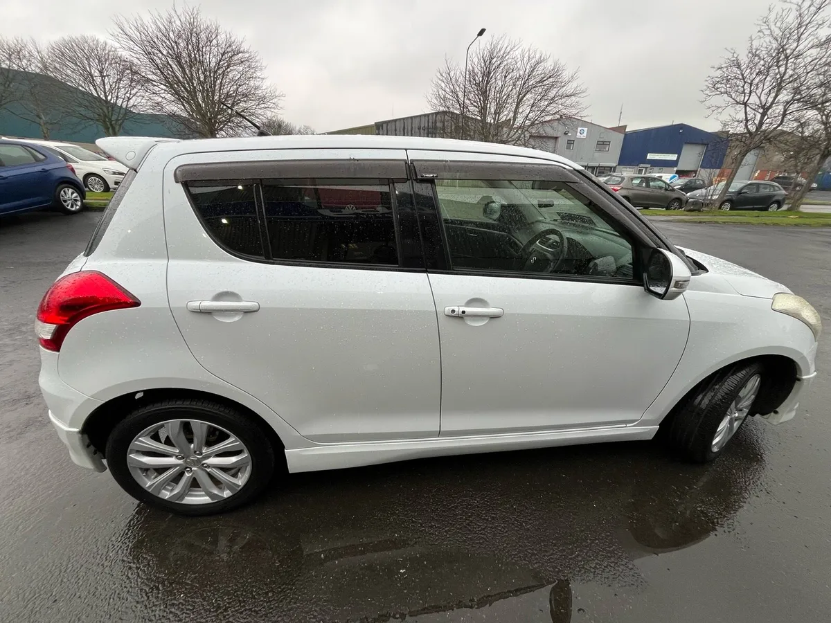 Car - Image 3