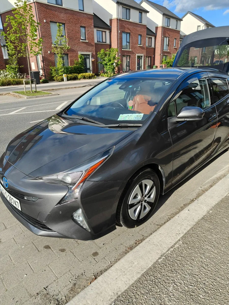 162 Toyota Prius|Low kms|never taxi| steal deal - Image 2