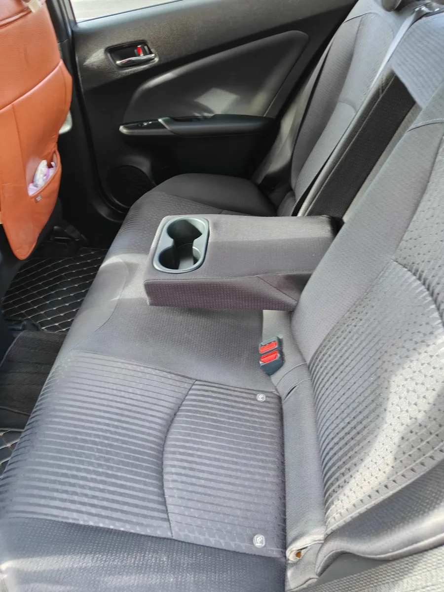 162 Toyota Prius|Low kms|never taxi| steal deal - Image 3
