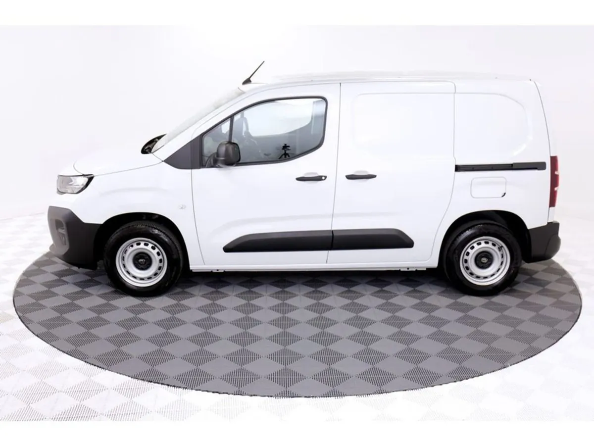 Peugeot Partner Pro Plus 1.5 Diesel 100HP 650kg - - Image 4