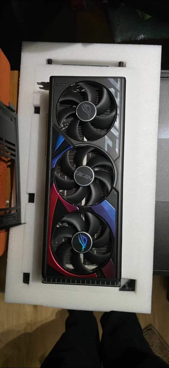 ASUS ROG Strix GeForce RTX 4090 OC 24GB - Like New - Image 2