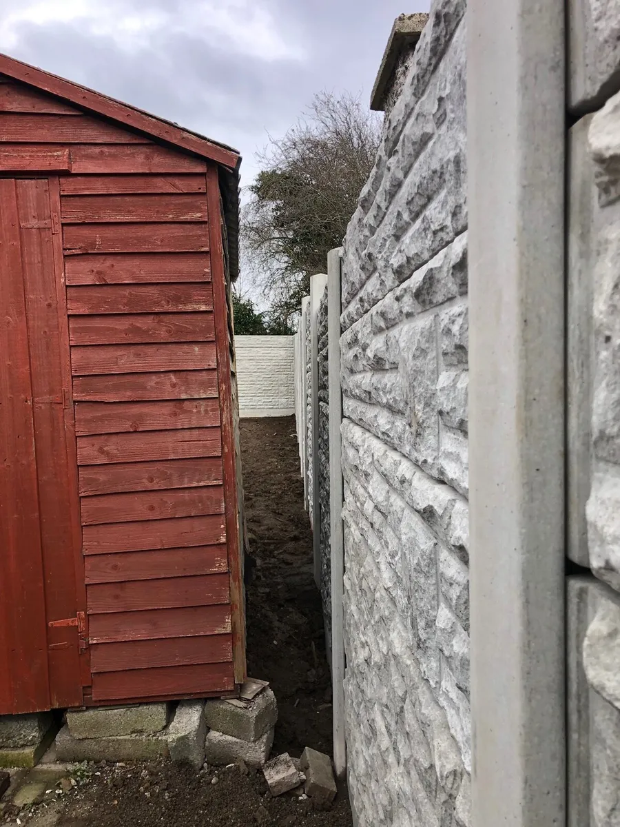 Concrete wall, No maintenance fence . - Image 4