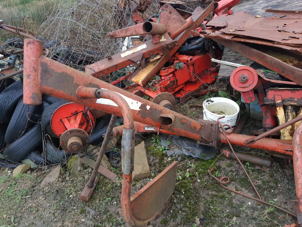 Spike + Pz Parts, Jcb Bucket & Hitachi bucket - Image 4