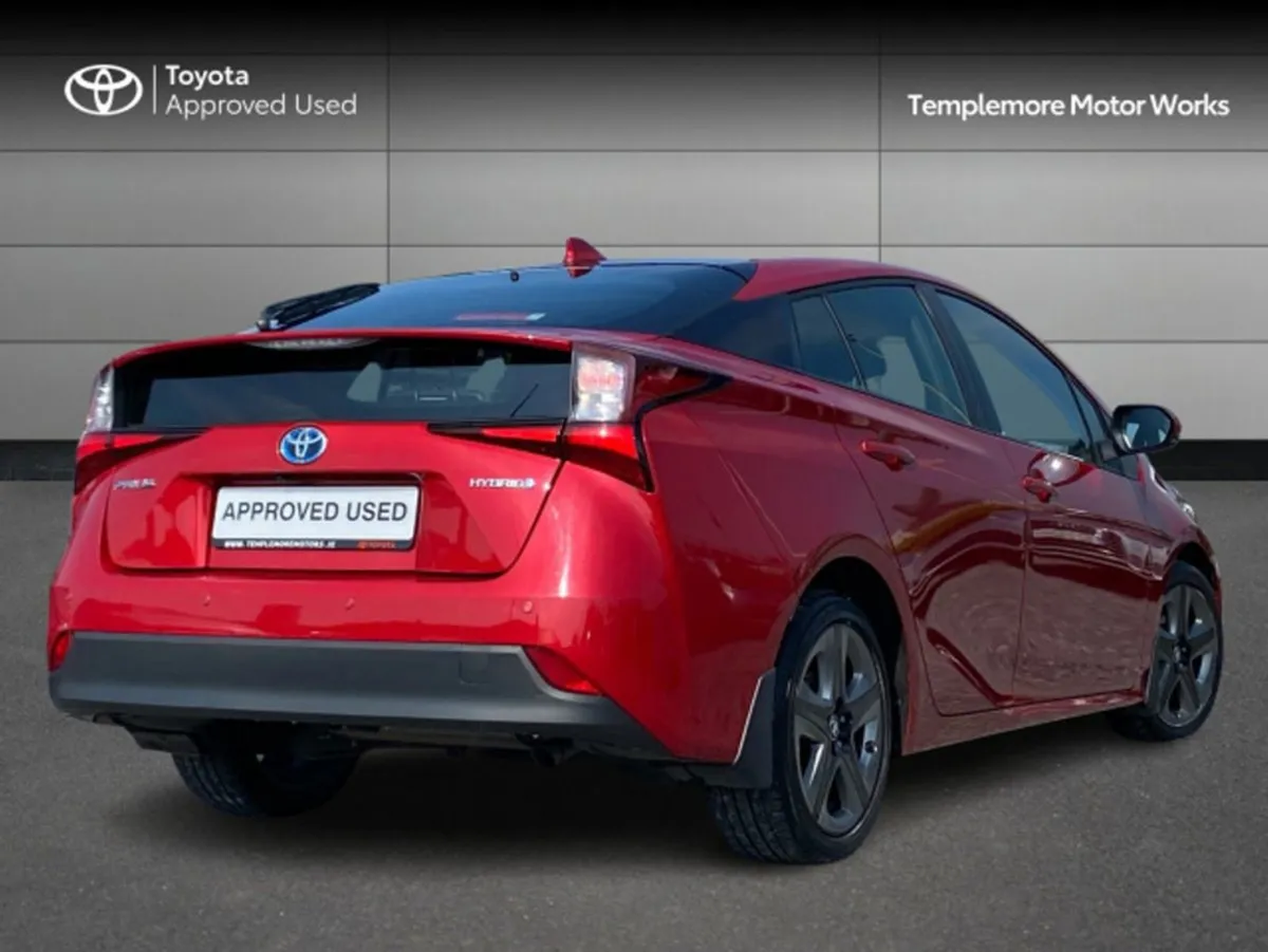 Toyota Prius Prius Luxury - Image 2