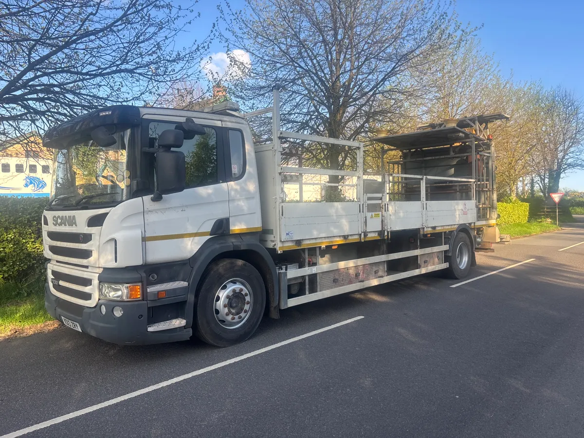 Scania p230 crash cushion - Image 1