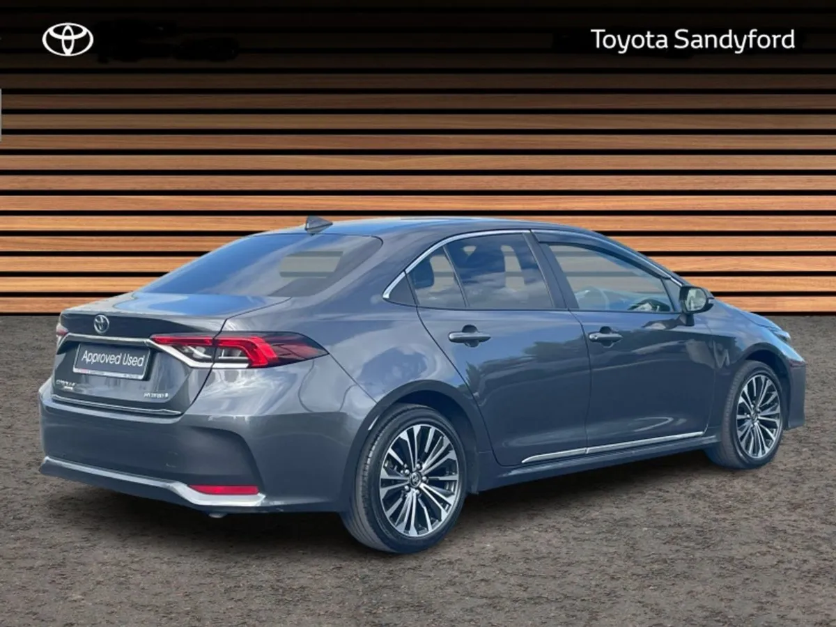 Toyota Corolla Luna Sport Saloon // Heated Seats - Image 2