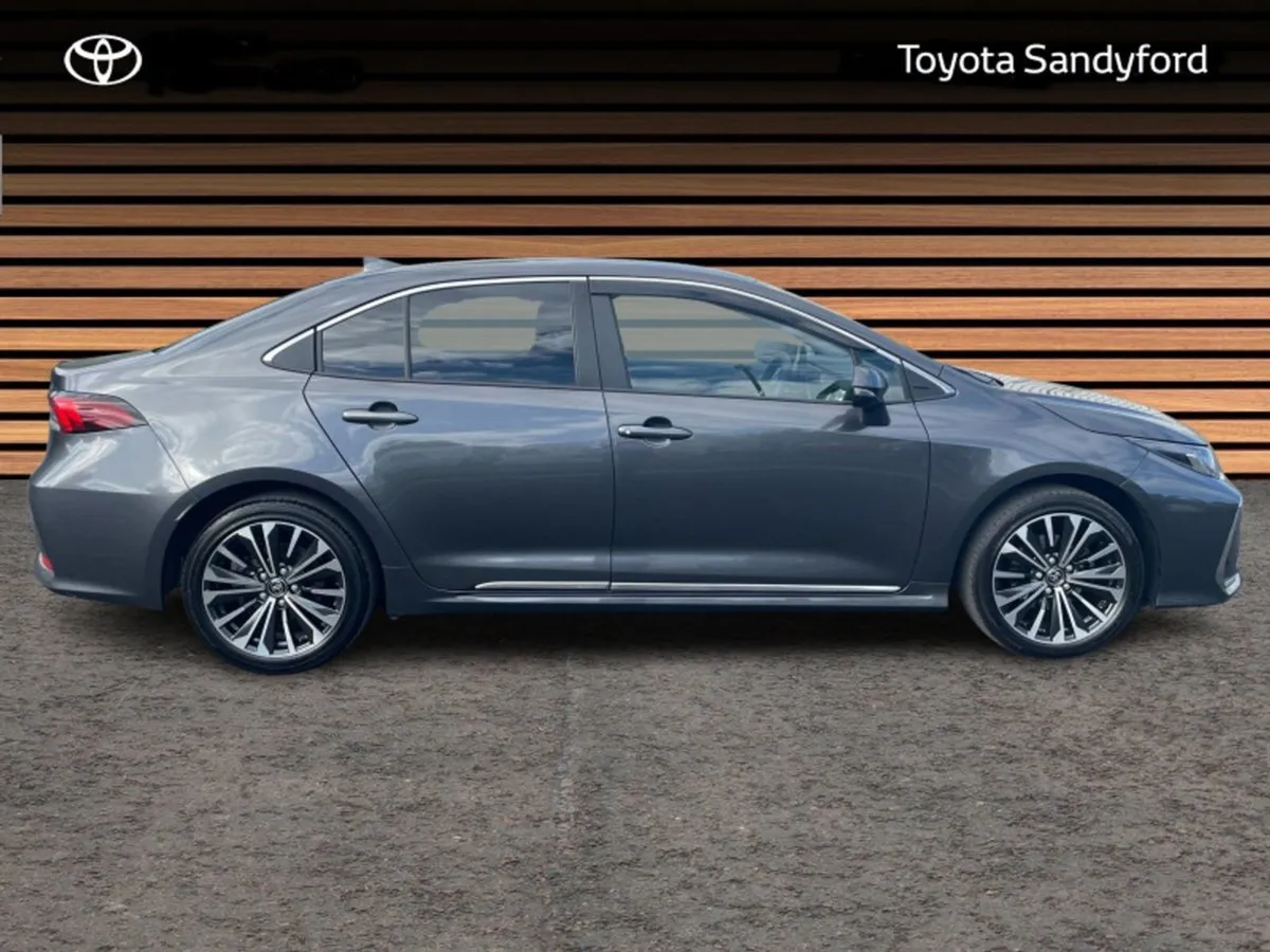 Toyota Corolla Luna Sport Saloon // Heated Seats - Image 3