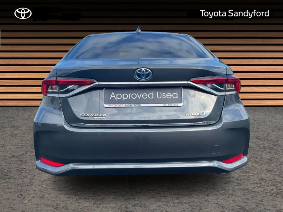 Toyota Corolla Luna Sport Saloon // Heated Seats - Image 4