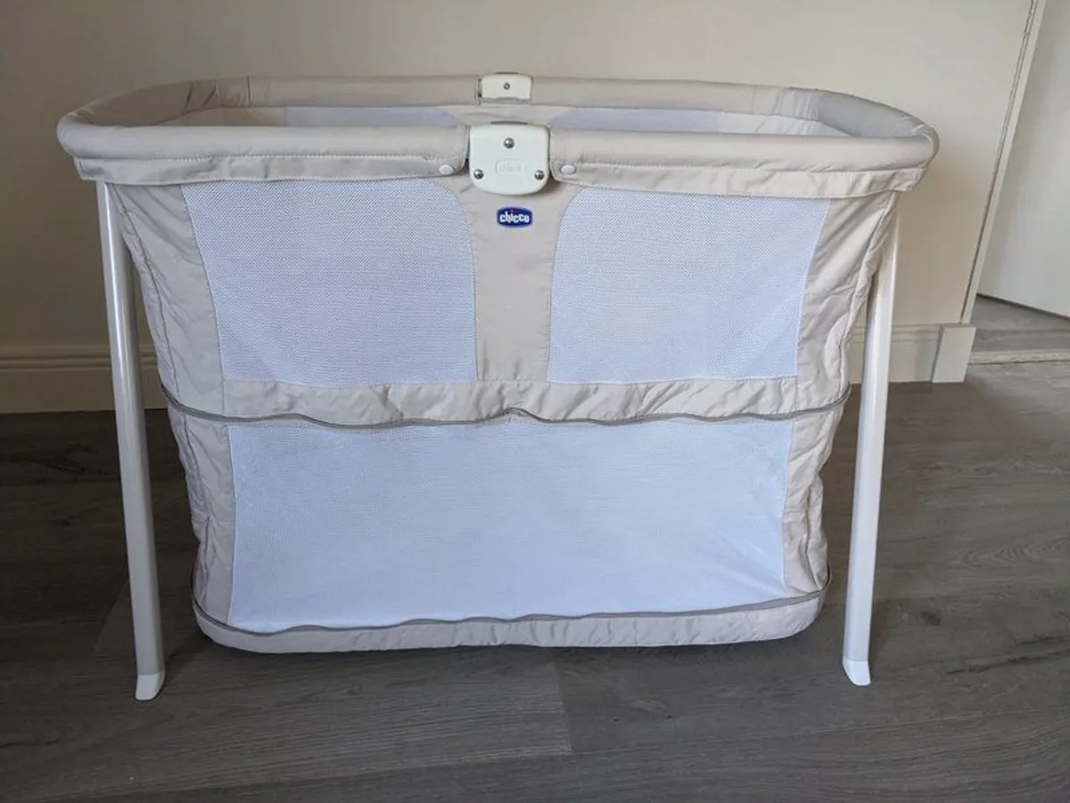 Chicco Lullago Zip Expandable Playpen, Crib & Travel Crib - Image 2
