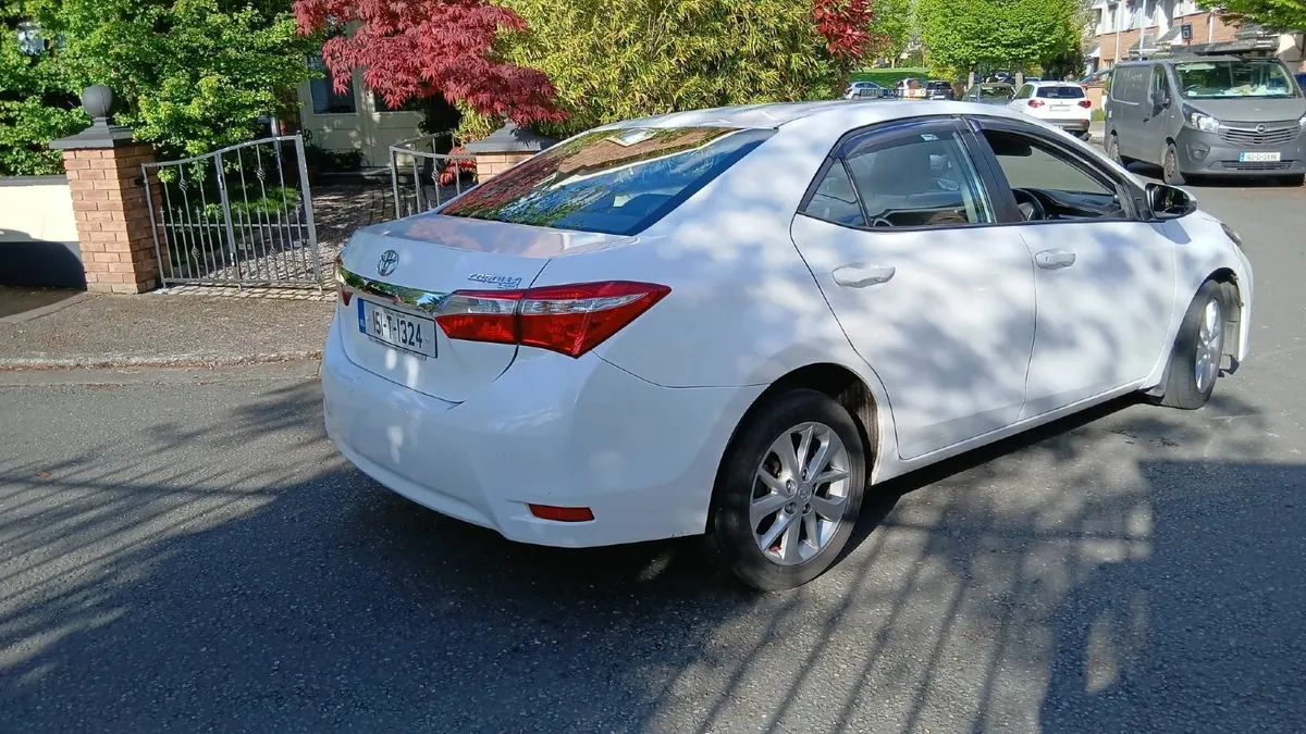 Toyota Corolla 2015 - Image 2