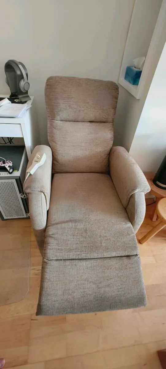 Electric Recliner Chair - Image 2