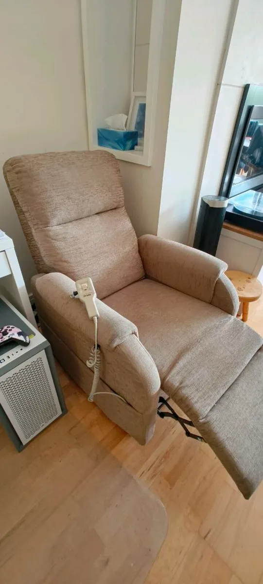 Electric Recliner Chair - Image 3