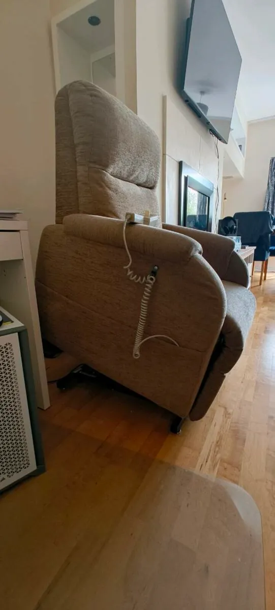 Electric Recliner Chair - Image 4