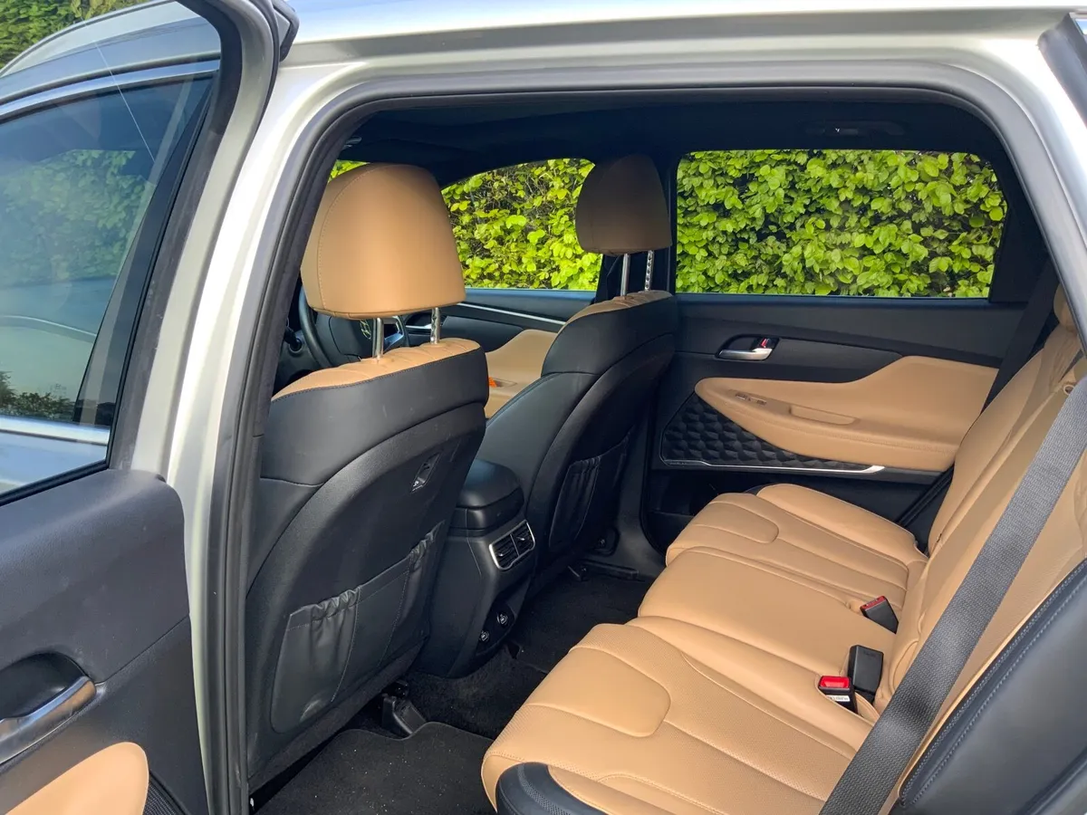 Hyundai Santa Fe 2022 - Image 3