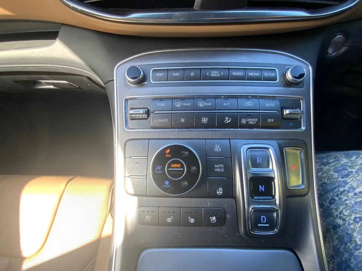 Hyundai Santa Fe 2022 - Image 4